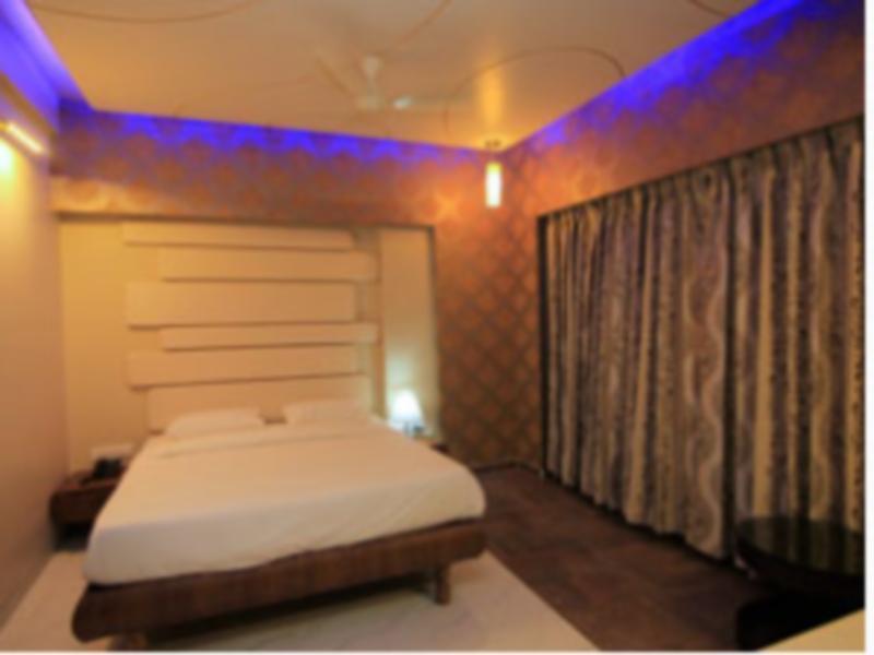 Hotel Sai Dharam Palace Ширді Екстер'єр фото