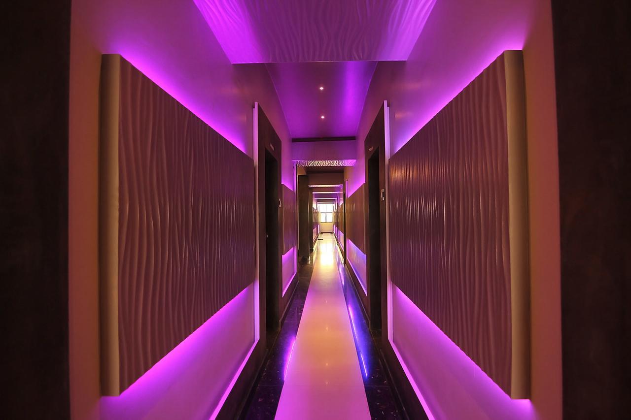Hotel Sai Dharam Palace Ширді Екстер'єр фото