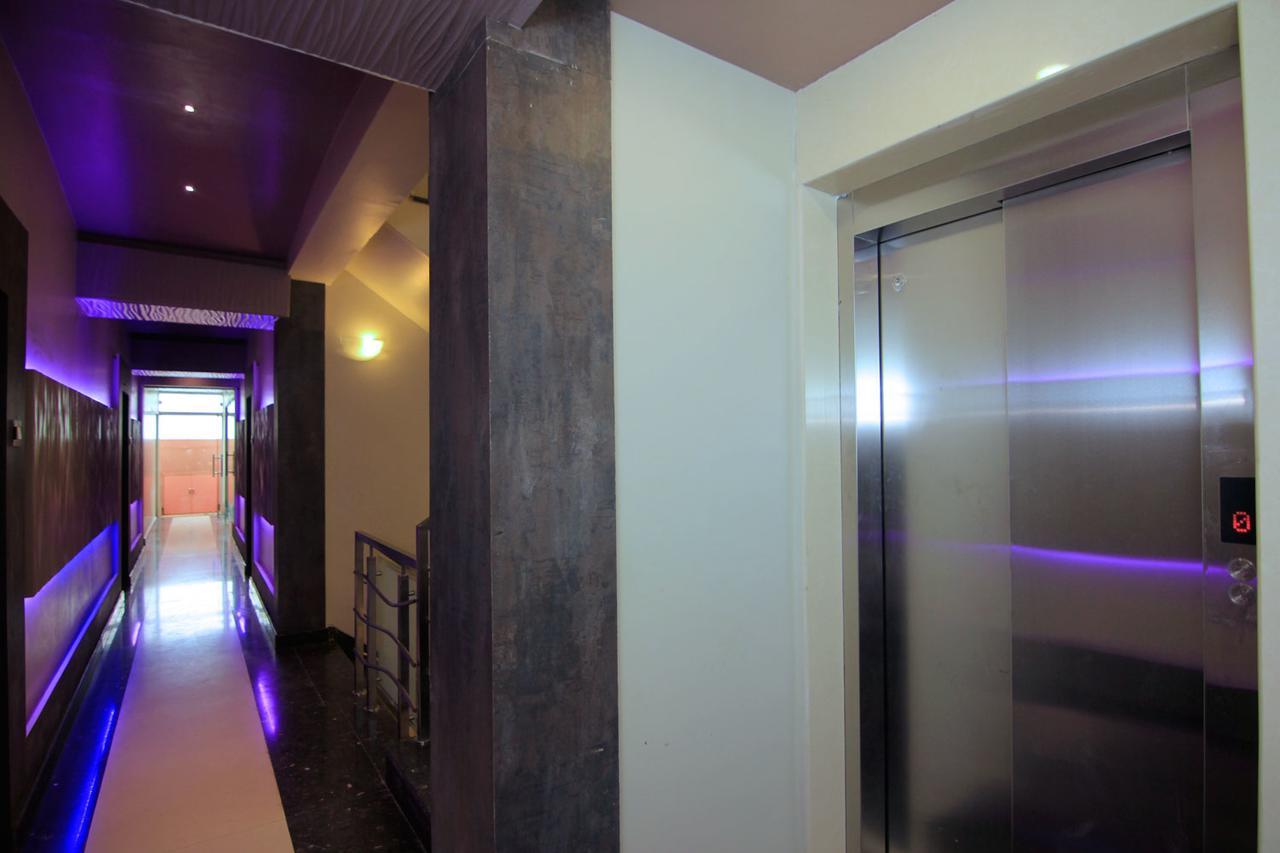 Hotel Sai Dharam Palace Ширді Екстер'єр фото