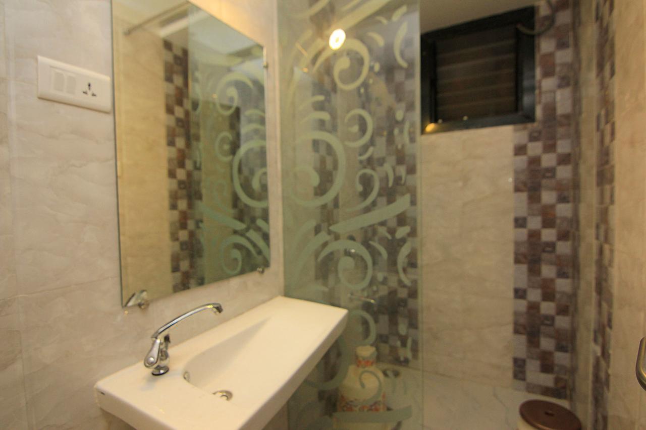 Hotel Sai Dharam Palace Ширді Екстер'єр фото