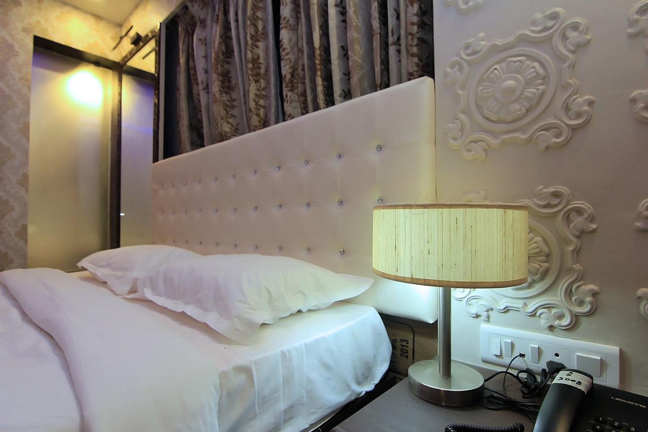 Hotel Sai Dharam Palace Ширді Екстер'єр фото